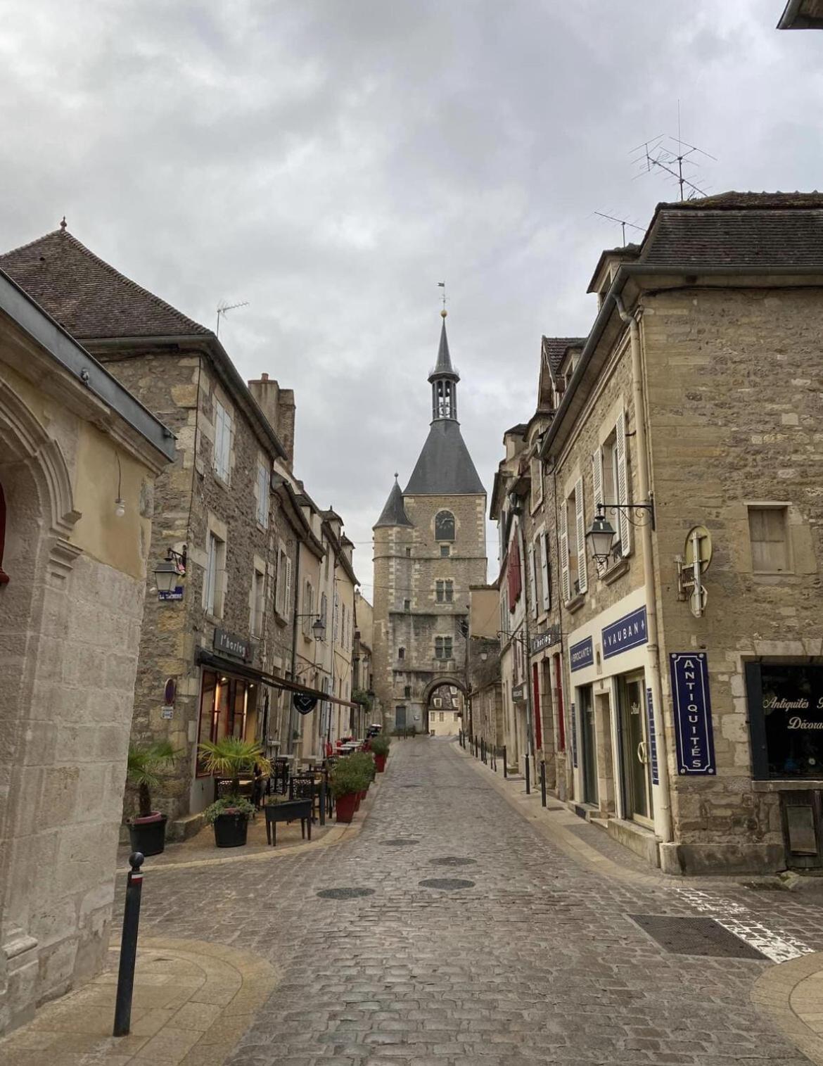 "La Petite Maison" Triplex Au Centre Ville - Les Terres Du Roy Avallon Kültér fotó