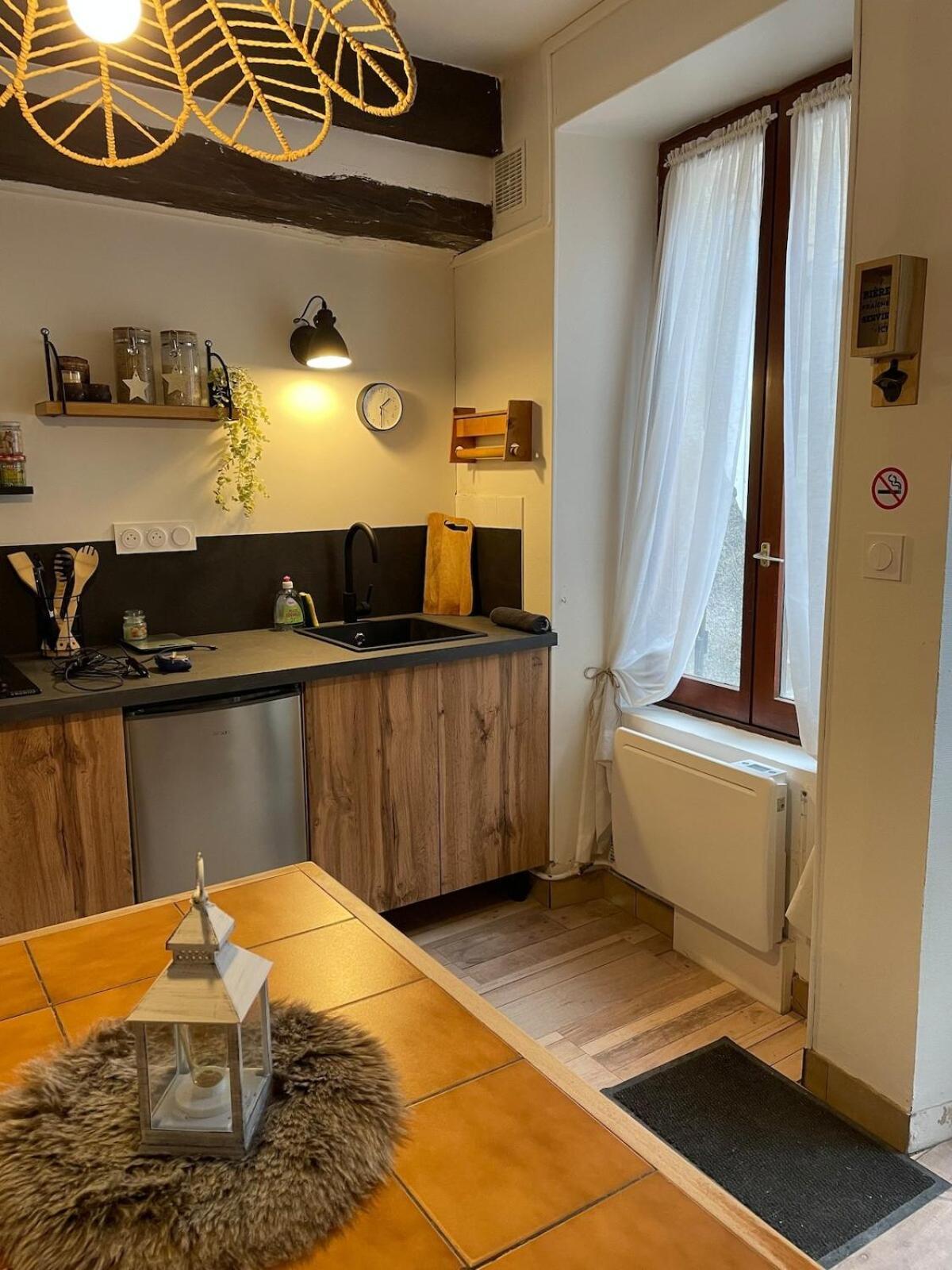 "La Petite Maison" Triplex Au Centre Ville - Les Terres Du Roy Avallon Kültér fotó