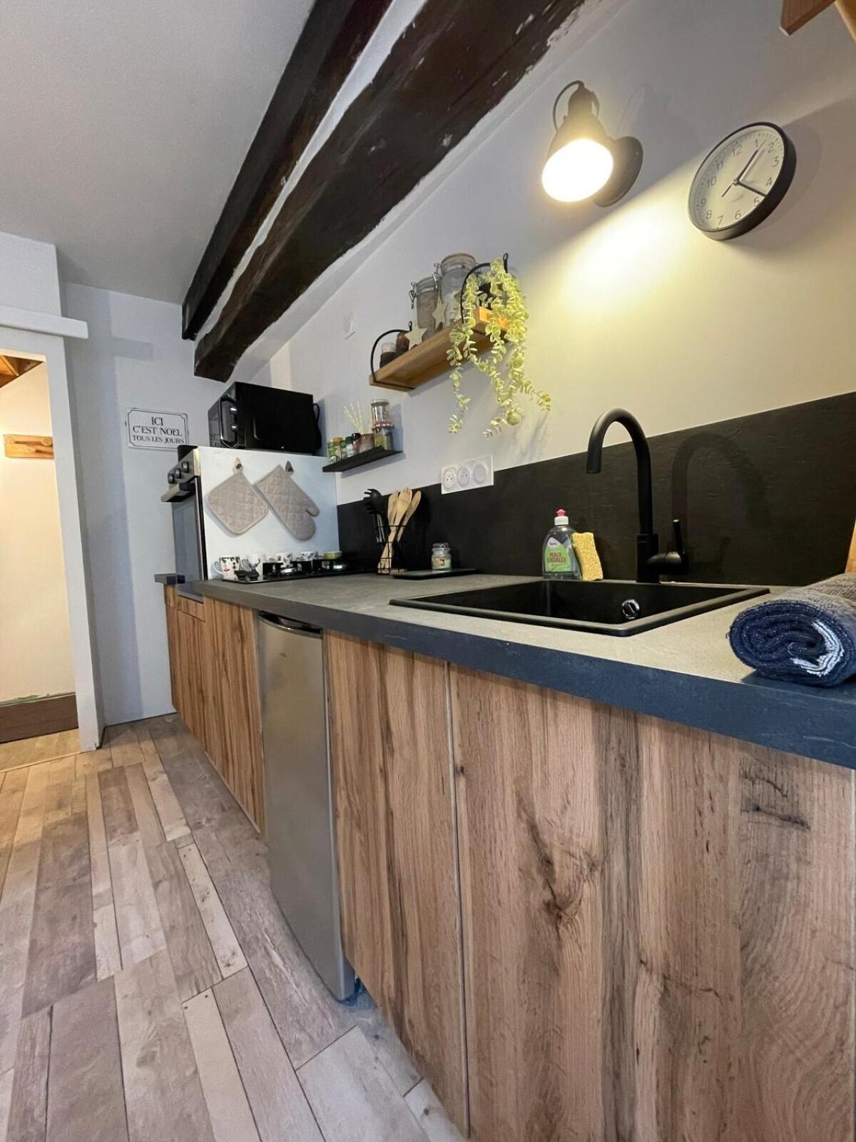 "La Petite Maison" Triplex Au Centre Ville - Les Terres Du Roy Avallon Kültér fotó